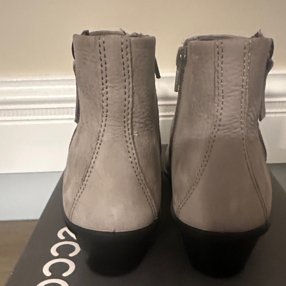 Ecco NWT Skyler Ankle Boots - Picture 9 of 10